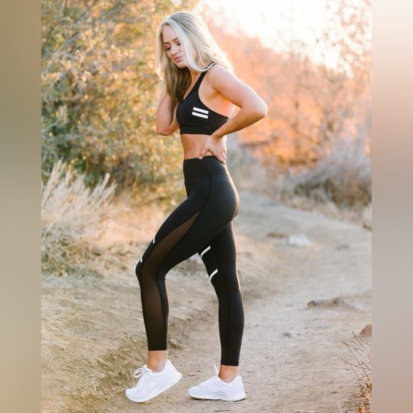 Black reflective light n tight mesh bra by zyia - Picture 5 of 7